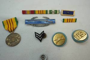 lot 146 image: Military medals, pins