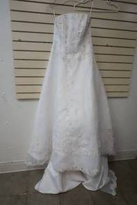 lot 172 image: Wedding Dress