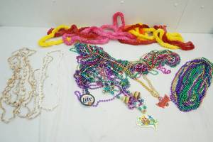lot 184 image: Beads