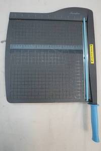 lot 199 image: Paper Cutter