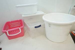 lot 333 image: Baskets and Bins