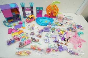 lot 336 image: Polly Pocket Lot