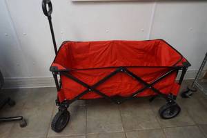 lot 339 image: Ozark Trail portable Wagon
