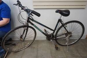 lot 350 image: Schwinn Bicycle