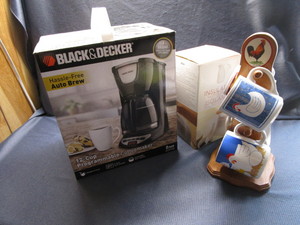 B&D Coffee Maker, Carafe, Mugs