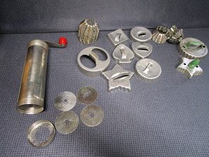 Cookie Cutters, Sandbakkel Tins