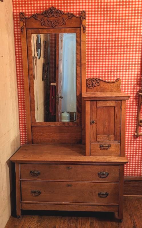 Gentleman's chest 2024 with mirror