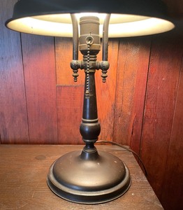 lot 81 image: Vintage Metal Table Lamp