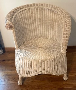 lot 200 image: Vintage Wicker Chair