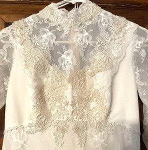 lot 88 image: Vintage Wedding Dress with Gorgeous Beading