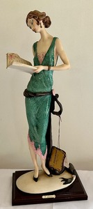 lot 7 image: Giuseppe Armani Lady with Book Sculpture