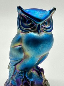 lot 31 image: Vintage Fenton Glass Favrene Blue Owl Figurine
