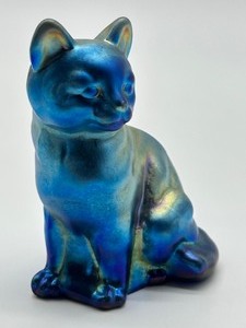 lot 77 image: Fenton Favre Glass Cat Figurine