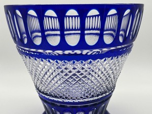 lot 95 image: Beautiful Cobalt Blue and White Large Crystal Vase