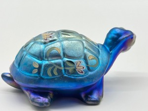 lot 71 image: Fenton Art Glass Favrene Turtle Figurine
