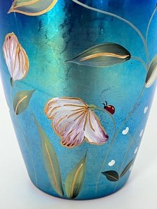 lot 43 image: Fenton Favrene Felicity Vase Connoisseur Collections 2001