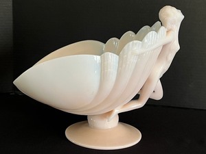 lot 9 image: Vintage Cambridge Crown Tuscan Flying Lady Bowl