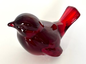 lot 99 image: Fenton Glass Ruby Red Bird Figurine