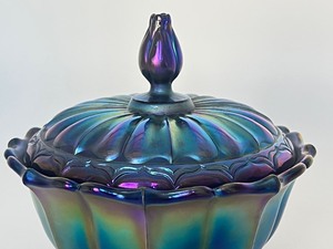 lot 109 image: Fenton Limited Edition Ogee Favrene Glass Candy Dish
