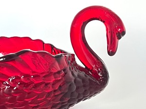 lot 108 image: Vintage Ruby Red Swan Trinket Dish