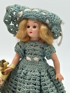 lot 118 image: Fun Vintage Feminine Things including Yardley Complexion Cream Jar, Yardley London Bee Flower Jar and More
