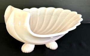 lot 55 image: Vintage Cambridge Glass Crown Tuscan Pink 10 Sea Shell Footed Bowl