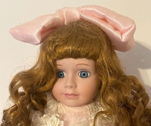 lot 239 image: Brinns Collectable Edition Doll