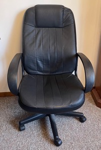 lot 253 image: Faux Leather Office Chair