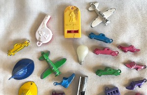lot 254 image: Vintage Cracker Jack Toys