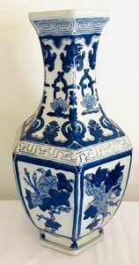 lot 336 image: Asian Style Grouping