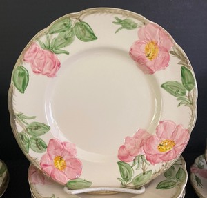 lot 340 image: Franciscan Dishes Grouping