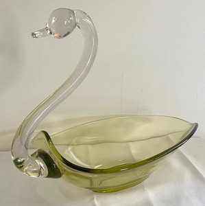 lot 344 image: Trio of Duncan Miller Art Glass Swan Dishes