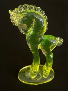 lot 304 image: Vintage Mosser Vaseline Glass Trojan Horse Figurine - Vintage Mosser Uranium Art Glass Trojan Horse Figurine