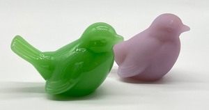 lot 305 image: Two Fenton Art Glass Bird Figurines