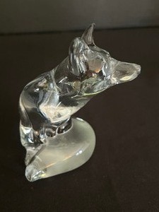 lot 303 image: Fenton Clear Glass Fox Figurine
