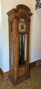 lot 125 image: Howard Miller Grandfather Clock