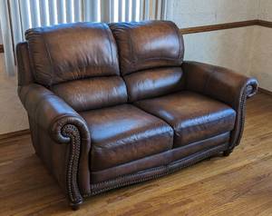 lot 17 image: Brown Leather Loveseat