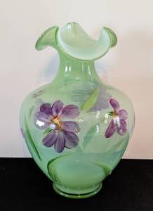lot 192 image: Fenton 2006 Splendor in Glass Hand Painted Opaline Vase