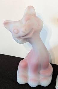 lot 195 image: Pair of Fenton Pink Glass Happy Kitty Figurines