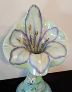 lot 321 image: Fenton Jack in the Pulpit Floral Interlude Vase