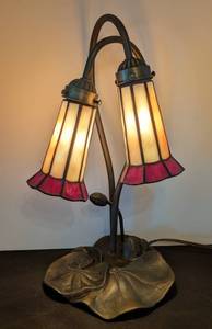 lot 327 image: Decorative Duo Socket Stained Glass Table Lamp