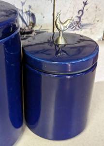 lot 329 image: Rooster Topped Blue Ceramic Canister Set
