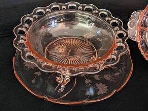 lot 347 image: Assorted Vintage Pink Depression Glassware
