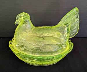 lot 348 image: Uranium Glass Hen on Nest
