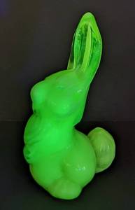 lot 350 image: Uranium Burkam Glass Bunny