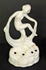 lot 352 image: Vintage Porcelain Art Deco Flower Frogs