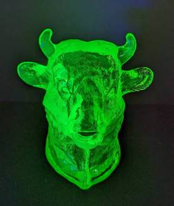 lot 355 image: Atterbury Uranium Glass Ferdinand the Bull Mustard Jar