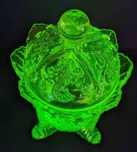 lot 365 image: Vintage Footed Uranium Glass Lidded Dish