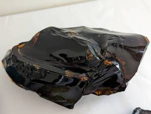 lot 368 image: Assorted Slag Glass Pieces
