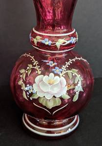 lot 370 image: Fenton Painted Vase and Small Ruffled Basket